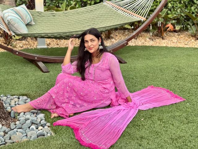 Bright Pink Chikankari Elegance Ombré Mirror Booti Jaal Set - Kurti, Sharara & Dupatta -(Inner Included) - Inayakhan Shop 
